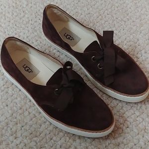 Bow Top Brown UGG sneakers